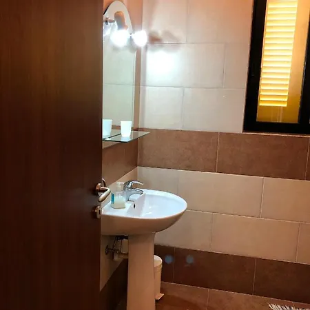 Проживание в семье Yellow Door, Second Wind, Шаара