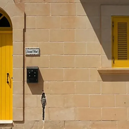 Проживание в семье Yellow Door, Second Wind,